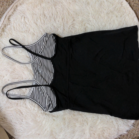 Dry fit workout top with in-built sports bra - Picture 2 of 2